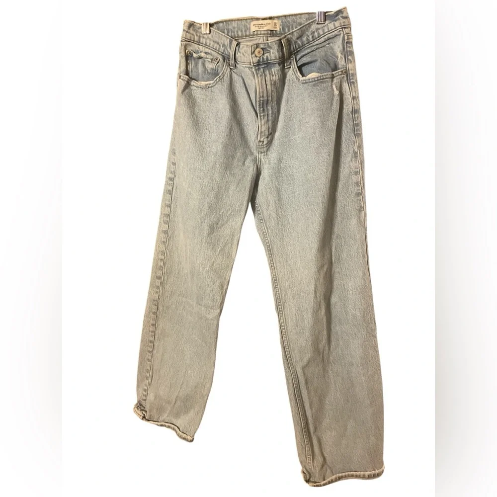 Abercrombie 90s Relaxed High Rise Jeans Light Wash Blue Denim Size 10 / 30 - Picture 3 of 7